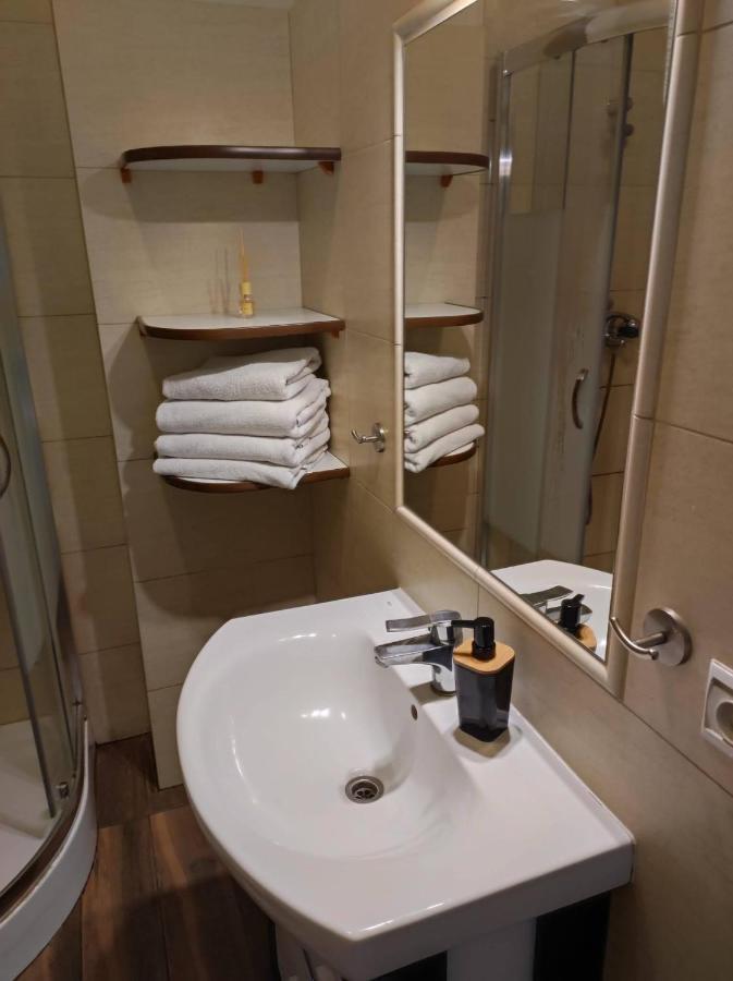 Apartament Przy Fontannie Neptuna Danzig Exterior foto